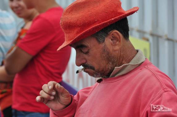 Tempo para um cigarro na balsa entre Rio Grande e São José do Norte, no sul do Rio Grande do Sul
